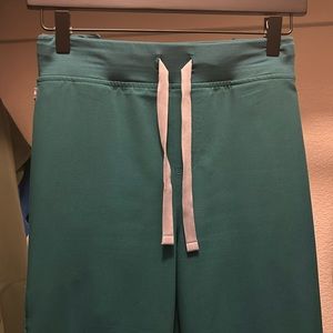 Women’s Forest Green Zamora scrub pants